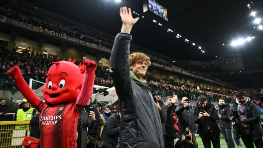 MILAN, ITALY - NOVEMBER 28:  Jannik Sinner attends before the UEFA Champions League match between AC Milan and Borussia Dortmund at Stadio Giuseppe Meazza on November 28, 2023 in Milan, Italy. (Photo by Claudio Villa/AC Milan via Getty Images)