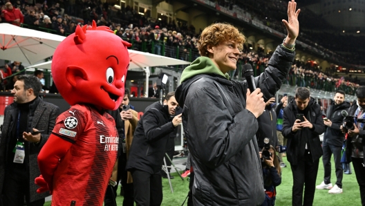 MILAN, ITALY - NOVEMBER 28:  Jannik Sinner attends before the UEFA Champions League match between AC Milan and Borussia Dortmund at Stadio Giuseppe Meazza on November 28, 2023 in Milan, Italy. (Photo by Claudio Villa/AC Milan via Getty Images)