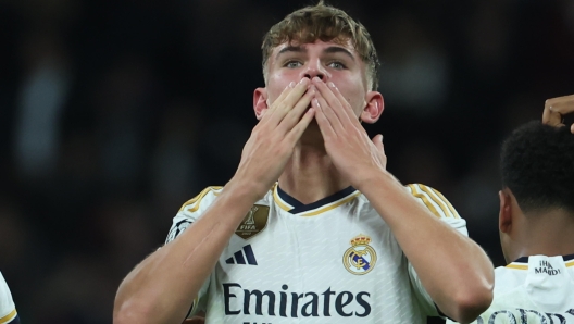 epa11002497 Real Madrid's Nico Paz celebrates after scoring the 3-2 lead goal during the UEFA Champions League group C soccer match between Real Madrid and SSC Napoli, in Madrid, Spain, 29 November 2023.  EPA/Kiko Huesca