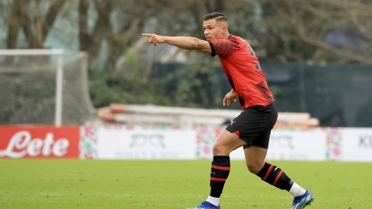 MILAN, ITALY - NOVEMBER 12: Jan-Carlo Simic of AC Milan gestures during the Primavera 1 match between AC Milan U19 and Lecce U19 at Vismara PUMA House of Football on November 12, 2023 in Milan, Italy. (Photo by Giuseppe Cottini/AC Milan via Getty Images)