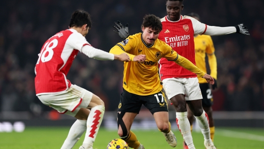 LONDON, ENGLAND - DECEMBER 02: Hugo Bueno of Wolverhampton Wanderers controls the ball whilst under pressure from Takehiro Tomiyasu and Bukayo Saka of Arsenal during the Premier League match between Arsenal FC and Wolverhampton Wanderers at Emirates Stadium on December 02, 2023 in London, England. (Photo by Julian Finney/Getty Images)