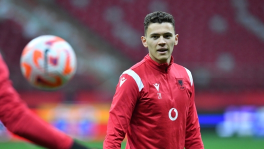 epa10544567 Albania's national soccer team player Kristjan Asllani attends a training session in Warsaw, Poland, 26 March 2023. Albania will face Poland in their UEFA EURO 2024 Group E qualifying soccer match in Warsaw on 27 March.  EPA/Piotr Nowak POLAND OUT