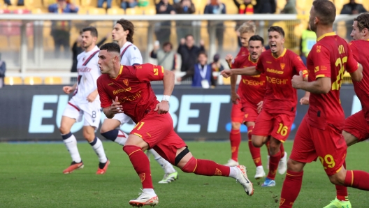 US Lecce's Roberto Piccoli celebrated by his teammates after scoring a goal during the Italian Serie A soccer match US Lecce - Bologna FC at the Via del Mare stadium in Lecce, Italy, 3 december 2023. ANSA/ABBONDANZA SCURO LEZZI