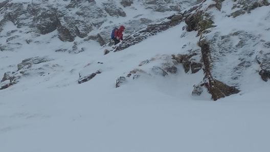 Un momento delle operazioni di ricerca dei due escursionisti dispersi sopra i Bagni di Vinadio, nel Cuneese, e trovati morti, il 5 diembre 2023. NPK   Soccorso Alpino   +++ATTENZIONE LA FOTO NON PUO' ESSERE PUBBLICATA O RIPRODOTTA SENZA L'AUTORIZZAZIONE DELLA FONTE DI ORIGINE CUI SI RINVIA+++   +++NO SALES; NO ARCHIVE; EDITORIAL USE ONLY+++