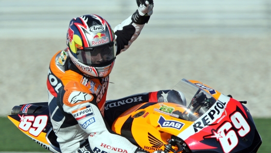 Nicky Hayden from the United States  of Repsol Honda Team waves after he won  secound place of the Qatar MotoGP at  Losail Circuit in Doha, Qatar Saturday April 8, 2006. Italy's Valentino Rossi won the race.  (AP Photo/Kamran Jebreili)