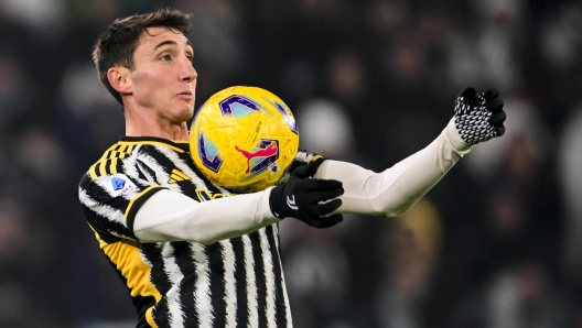 Foto Fabio Ferrari/LaPresse 8 Dicembre 2023 - Torino, Italia - sport, calcio - Juventus vs Napoli - Campionato italiano di calcio Serie A TIM 2023/2024 - Juventus Stadium. Nella foto:Andrea Cambiaso (Juventus FC);   December 8, 2023 Turin, Italy - sport, calcio -Juventus vs Napoli - Italian Serie A Football Championship 2023/2024 - Juventus Stadium. In the pic:Andrea Cambiaso (Juventus FC);