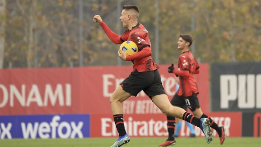 MILAN, ITALY - DECEMBER 09: Francesco Camarda of AC Milan celebrates after scoring the his team's first goal during the Primavera 1 match between AC Milan U19 and Genoa U19 at Vismara PUMA House of Football on December 09, 2023 in Milan, Italy. (Photo by Giuseppe Cottini/AC Milan via Getty Images)