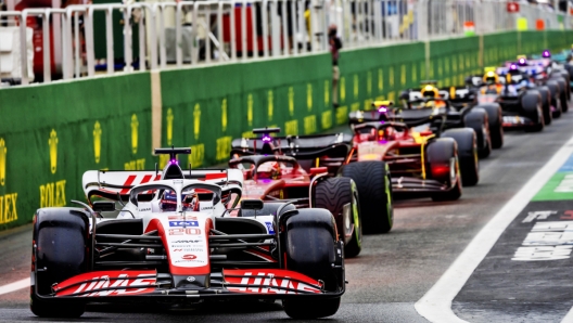 Kevin Magnussen (DEN) Haas VF-22 leads out of the pits at the start of the final third of qualifying.
11.11.2022. Formula 1 World Championship, Rd 21, Brazilian Grand Prix, Sao Paulo, Brazil, Qualifying Day.
- www.xpbimages.com, EMail: requests@xpbimages.com © Copyright: Batchelor / XPB Images