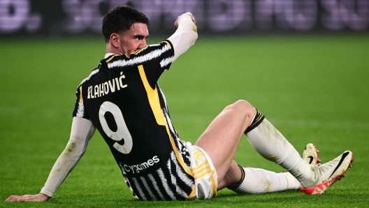 Juventus' Serbian forward #09 Dusan Vlahovic reacts during the Italian Serie A football match between Juventus and Napoli, at The Allianz Stadium, in Turin on December 8, 2023. (Photo by Marco BERTORELLO / AFP)