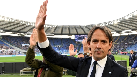 Simone Inzaghi saluta i tifosi della Lazio
Campionato Serie A 2021-2022 incontro SS Lazio v FC Internazionale allo stadio Olimpico di Roma.
Bologna, 16 Ottobre 2021
© Marco Rosi / Fotonotizia