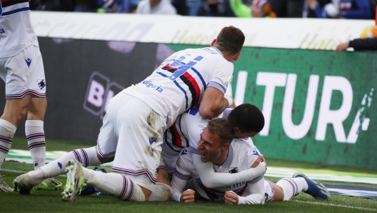 Foto Gianni Santandrea/LaPresse 16 Dicembre 2023  Reggio Emilia, Italia - sport, calcio - Reggiana vs Sampdoria Campionato di calcio Serie BKT 2023/2024 - Mapei Stadium Nella foto:   esultanza De Luca December 16, 2023 Reggio Emilia, Italy - sport, football - Reggiana vs Sampdoria - Serie BKT 2023/2024 football championship - Mapei Stadium In the photo:   exultation l De Luca