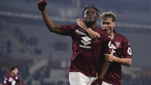 Foto Fabio Ferrari/LaPresse 16 Novembre 2023 - Torino, Italia - sport, calcio -ESCLUSIVA TORINO FC- Torino Fc vs Empoli - Campionato italiano di calcio Serie A TIM 2023/2024 - Stadio Olimpico Grande Torino.Nella foto: Duván Zapata (Torino FC); esulta dopo la rete 1-0  November 16, 2023 Turin, Italy - sport, calcio -EXCLUSIVE TORINO FC- Torino Fc vs Empoli - Italian Serie A Football Championship 2023/2024 -Olimpico Grande Torino Stadium.In the pic:Duván Zapata (Torino FC); celebrates after gol 1-0