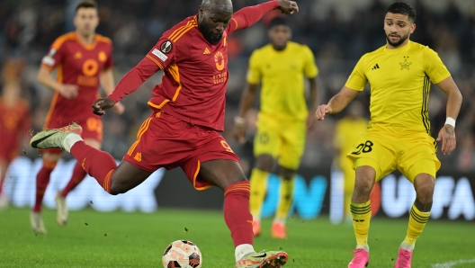 Foto Alfredo Falcone/LaPresse 14 Dicembre 2023 - Roma, Italia - sport, calcio - Roma vs Sheriff Tiraspol - Uefa Europa League 2023-2024 Girone G - Stadio Olimpico di Roma. Nella foto: Romelu Lukaku (AS Roma)  Foto Alfredo Falcone/LaPresse December 14, 2023 Rome, Italy - sport, soccer - Roma vs Sheriff Tiraspol - Uefa Europe League 2023-2024 Group G - Olimpic Stadium în Rome. In the pic: Romelu Lukaku (AS Roma)