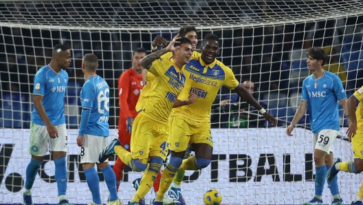 Foto Alessandro Garofalo/LaPresse 19 dicembre 2023 Napoli, Italia sport calcio Napoli vs Frosinone - ottavi di finale di Coppa Italia FRECCIAROSSA 2023/2024 - stadio Diego Armando Maradona Nella foto: Enzo Barrenechea (Frosinone Calcio);esulta dopo il gol  0-1   December 19 , 2023 Naples, Italy sport soccer  Napoli vs Frosinone - Italian Football round of 16 Italian cup FRECCIAROSSA 2023/2024 - Diego Armando Maradona stadium. In the pic: Enzo Barrenechea (Frosinone Calcio);celebrates after scoring  0?1