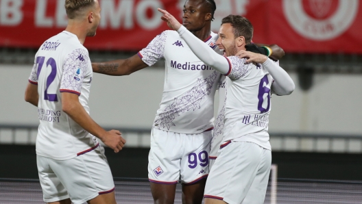 Foto Alberto Mariani/LaPresse 22 dicembre 2023 - Monza Brianza, Italia - sport, calcio - Monza vs Fiorentina- Campionato italiano di calcio Serie A Tim 2023/2024 - Stadio U-Pouwer. Nella foto:  Lucas Beltran esultanza goal 0-1   december 22, 2023 Monza Brianza Italy - sport, soccer - Monza vs Fiorentina- Italian Serie A timFootball Championship 2023/2024 - Stadio U-PouwerStadium. In the pic: Lucas Beltran celebrates