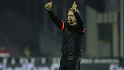 Foto Alessandro Garofalo/LaPresse 22 dicembre  2023 Salerno, Italia sport calcio Salernitana vs Milan   - Campionato di calcio Serie A Tim 2023/2024 - Stadio Arechi. Nella foto: Filippo Inzaghi allenatore (US Salernitana 1919);  saluta i tifosi del Milan a fine gara      December 22  2023 Salernitana vs Milan - Italian Football Championship League league  A  2023/2024 - Arechi stadium. In the pic: