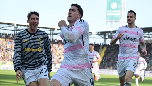 Foto Alfredo Falcone/LaPresse 23 Dicembre 2023 - Frosinone, Italia - sport, calcio - Frosinone vs Juventus - Campionato italiano di calcio Serie A TIM 2023/2024 - Stadio Benito Stirpe. Nella foto: esultanza Dusan Vlahovic (9 Juventus FC)  Foto Alfredo Falcone/LaPresse December 23, 2023 Frosinone, Italy - sport, soccer - Frosinone vs Juventus - Italian Serie A Football Championship 2023/2024 - Benito Stirpe Stadium. In the pic: Dusan Vlahovic (9 Juventus FC) celebrates