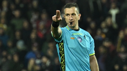 Referee Danieli Doveri reacts during the Italian Serie A soccer match US Salernitana vs AC Milan at the Arechi stadium in Salerno, Italy, 22 December 2023. ANSA/MASSIMO PICA