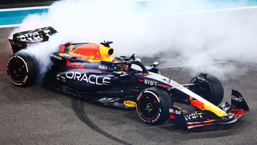 ABU DHABI, UNITED ARAB EMIRATES - NOVEMBER 26: Race winner Max Verstappen of the Netherlands driving the (1) Oracle Red Bull Racing RB19 performs donuts on track during the F1 Grand Prix of Abu Dhabi at Yas Marina Circuit on November 26, 2023 in Abu Dhabi, United Arab Emirates. (Photo by Clive Rose/Getty Images)