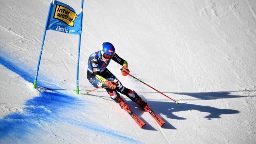 US' Mikaela Shiffrin competes in the first run of the Women's Giant Slalom race at the FIS Alpine Skiing World Cup event on December 28, 2023 in Lienz, Austria. (Photo by VLADIMIR SIMICEK / AFP)