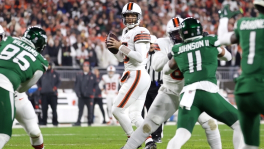 CLEVELAND, OHIO - DECEMBER 28: Joe Flacco #15 throws the ball against the New York Jets at Cleveland Browns Stadium on December 28, 2023 in Cleveland, Ohio.   Gregory Shamus/Getty Images/AFP (Photo by Gregory Shamus / GETTY IMAGES NORTH AMERICA / Getty Images via AFP)