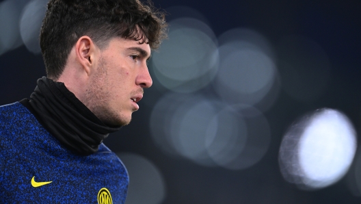 ROME, ITALY - DECEMBER 17:  Alessandro Bastoni of FC Internazionale warms up ahead before the Serie A TIM match between SS Lazio and FC Internazionale at Stadio Olimpico on December 17, 2023 in Rome, Italy. (Photo by Mattia Ozbot - Inter/Inter via Getty Images)