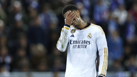 Real Madrid's Jude Bellingham reacts during the Spanish La Liga soccer match between Alaves and Real Madrid at the Mendizorroza stadium in Vitoria-Gasteiz, Spain, Thursday, Dec. 21, 2023. (AP Photo/Ricardo Larreina)