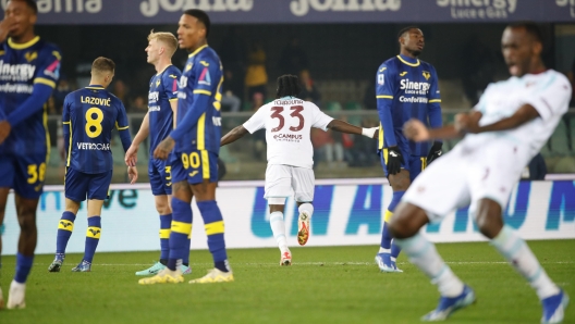 Salernitana's Loum Tchaouna jubilates after scoring the goal 0-1  during the Italian Serie A soccer match Hellas Verona vs US Salernitana at Marcantonio Bentegodi stadium in Verona, Italy, 30 December 2023.  ANSA/EMANUELE PENNACCHIO