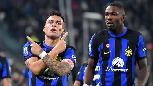 Inter's Lautaro Martinez jubilates after scoring the gol (1-1) during the italian Serie A soccer match Juventus FC vs FC Inter at the Allianz Stadium in Turin, Italy, 26 november 2023 ANSA/ALESSANDRO DI MARCO