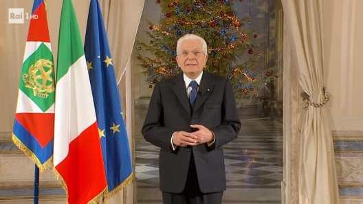 Il Presidente della Repubblica, Sergio Mattarella, durante il discorso di fine anno, 31 dicembre 2023. NPK Frame da Rai1 +++ATTENZIONE LA FOTO NON PUO' ESSERE PUBBLICATA O RIPRODOTTA SENZA L'AUTORIZZAZIONE DELLA FONTE DI ORIGINE CUI SI RINVIA+++ +++NO SALES; NO ARCHIVE; EDITORIAL USE ONLY+++