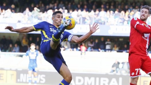 Hellas Verona's Marco Davide Faraoni scoring chance  during the Italian Serie A soccer match Hellas Verona vs AC Monza  at Marcantonio Bentegodi stadium in Verona, Italy, 5 November 2023.  ANSA/EMANUELE PENNACCHIO