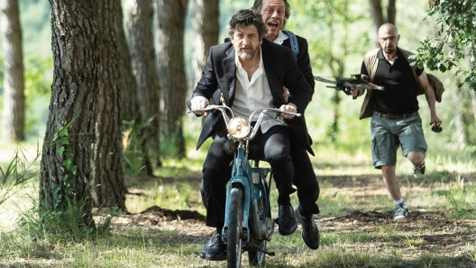 50 Km all'ora: trailer, cast e trama del film di Fabio De Luigi con Stefano Accorsi