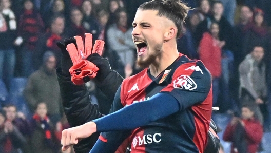 Genoa's Radu Dragusin jubilates after the end of  Italian Serie A match, Genoa CFC vs Hellas Verona Fc at Luigi Ferraris stadium in Genoa, Italy, 10 november 2023. ANSA/LUCA ZENNARO