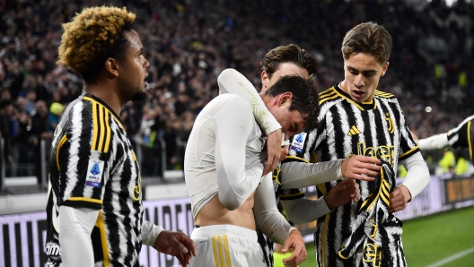 TURIN, ITALY - OCTOBER 28: Andrea Cambiaso of Juventus celebrates after scoring his team's first goal with teammates Federico Chiesa, Kenan Yildiz and Weston McKennie during the Serie A TIM match between Juventus and Hellas Verona FC at Allianz Stadium on October 28, 2023 in Turin, Italy. (Photo by Stefano Guidi - Juventus FC/Juventus FC via Getty Images)