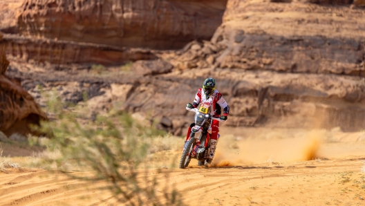 epa11059529 Hero Motorsports Team Rally rider Ross Branch of Botswana in action during the prologue of the 2024 Rally Dakar, in Al-Ula, Saudi Arabia, 05 January 2024.  EPA/ANDREW EATON