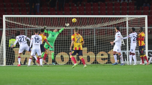 US Lecce's Valentin Gendrey scores the goal during the Italian Serie A soccer match US Lecce - Cagliari Calcio at the Via del Mare stadium in Lecce, Italy, 6 January 2024. ANSA/ABBONDANZA SCURO LEZZI