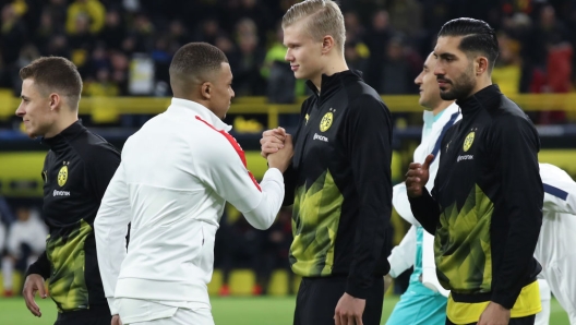 DORTMUND, GERMANY - FEBRUARY 18: Kilian Mbappe of Paris Saint-Germain shakes hands with Erling Haaland of Dortmund prior to the UEFA Champions League round of 16 first leg match between Borussia Dortmund and Paris Saint-Germain at Signal Iduna Park on February 18, 2020 in Dortmund, Germany. (Photo by Alex Grimm/Getty Images)