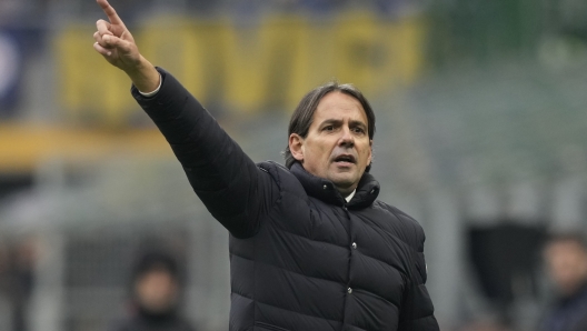 Inter Milan's head coach Simone Inzaghi gestures during the Serie A soccer match between Inter Milan and Hellas Verona at the San Siro Stadium in Milan, Italy, Saturday, Jan. 6, 2024. (AP Photo/Antonio Calanni)