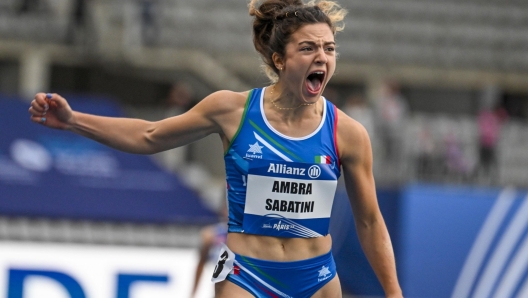 Ambra Sabatini al termine dei 100 metri T63 ai Mondiali di Atletica Paralimpica a Parigi, 13 luglio 2023. Ambra Sabatini, Martina Caironi e Monica Contrafatto dopo Tokyo, conquistano anche tutto il podio dei Mondiali di atletica leggera di Parigi nei 100 metri T63.
ANSA/ AUGUSTO BIZZI/ FISPES +++ ANSA PROVIDES ACCESS TO THIS HANDOUT PHOTO TO BE USED SOLELY TO ILLUSTRATE NEWS REPORTING OR COMMENTARY ON THE FACTS OR EVENTS DEPICTED IN THIS IMAGE; NO ARCHIVING; NO LICENSING +++ NPK +++