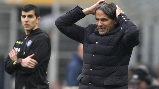 Inter Milan's head coach Simone Inzaghi reacts during the Serie A soccer match between Inter Milan and Hellas Verona at the San Siro Stadium in Milan, Italy, Saturday, Jan. 6, 2024. (AP Photo/Antonio Calanni)