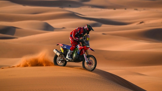 Monster Energy Honda Team's Chilean biker Pablo Quintanilla competes during Stage 2 of the Dakar Rally 2024, between Al-Ula and Al Henakiyah, Saudi Arabia, on January 7, 2024. (Photo by PATRICK HERTZOG / AFP)