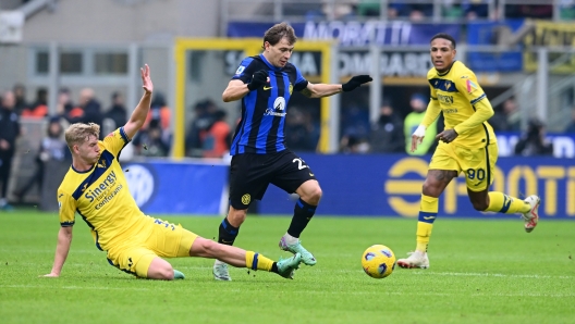 MILAN, ITALY - JANUARY 06:  Nicolo Barella of FC Internazionale in  action during the Serie A TIM match between FC Internazionale and Hellas Verona FC at Stadio Giuseppe Meazza on January 06, 2024 in Milan, Italy. (Photo by Mattia Pistoia - Inter/Inter via Getty Images)