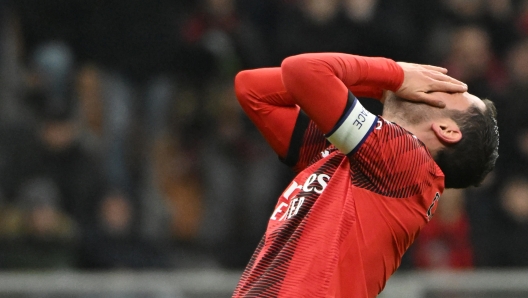 AC Milans defender Davide Calabria reacts during the quater final Coppa Italia (Italy Cup) soccer match between Ac Milan and Atalanta at the Giuseppe Meazza stadium in Milan, Italy, 10 January 2024. ANSA/DANIEL DAL ZENNARO