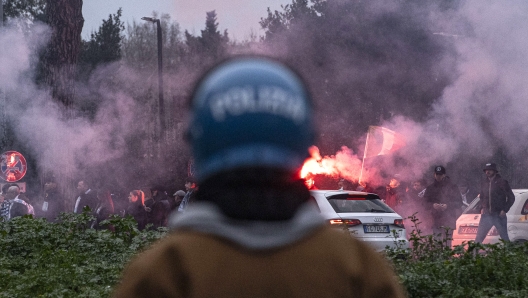 Roma - Stadio Olimpico. Ingresso dei tifosi della Lazio - Roma - Ingresso dei tifosi della Lazio al Derby - fotografo: Claudio Guaitoli