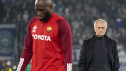 Roma's Romelu Lukaku walks by head coach Jose Mourinho during the warm up ahead of the quarterfinal Italian Cup soccer match between Lazio and Roma at Rome's Olympic Stadium, Wednesday, Jan. 10, 2024. (AP Photo/Gregorio Borgia)