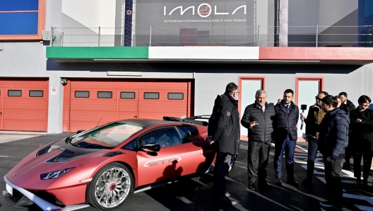 Il ministro degli Esteri Antonio Tajani con la ministra Anna Maria Bernini e il sindaco di Imola Marco Panieri, durante una visita allAutodromo di Imola, 13 gennaio 2024. ANSA/ALESSANDRO DI MEO