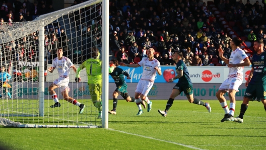 Foto Bordoni/LaPresse 13 Gennaio 2024 -   Bolzano, Italia - sport, calcio - SudTirol vs Feralpisalò - Serie BKT 2023/20234   - Nella foto:  La deviazione di Karlo Butic (non inquadrato), con la quale rischia l'autorete ad inizio ripresa  November 28, 2023 Como - Italy - sport, soccer - SudTirol vs Brescia  - BKT Football Championship 2023/2024