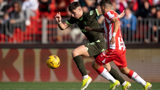 Girona's Spanish defender #11 Valery Fernandez (L) vies with Almeria's Spanish midfielder #17 Alex Pozo during the Spanish league football match between UD Almeria and Girona FC at the Municipal Stadium of the Mediterranean Games in Almeria on January 14, 2024. (Photo by JORGE GUERRERO / AFP)