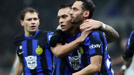 MILAN, ITALY - DECEMBER 09: Hakan Calhanoglu of FC Internazionale celebrates with teammate Lautaro Martinez after scoring their team's first goal during the Serie A TIM match between FC Internazionale and Udinese Calcio at Stadio Giuseppe Meazza on December 09, 2023 in Milan, Italy. (Photo by Marco Luzzani/Getty Images)