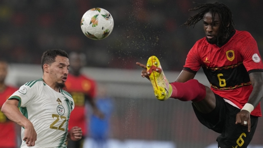 Angola's Kialonda Gaspar, right, challenges for the ball with Algeria's Ismael Bennacer during the African Cup of Nations Group D soccer match between Algeria and Angola in Bouake, Ivory Coast, Monday, Jan. 15, 2024. (AP Photo/Themba Hadebe)